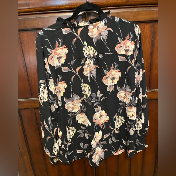 Maurice’s size 0x black floral  print long sleeve blouse. Like new - Picture 2 of 5